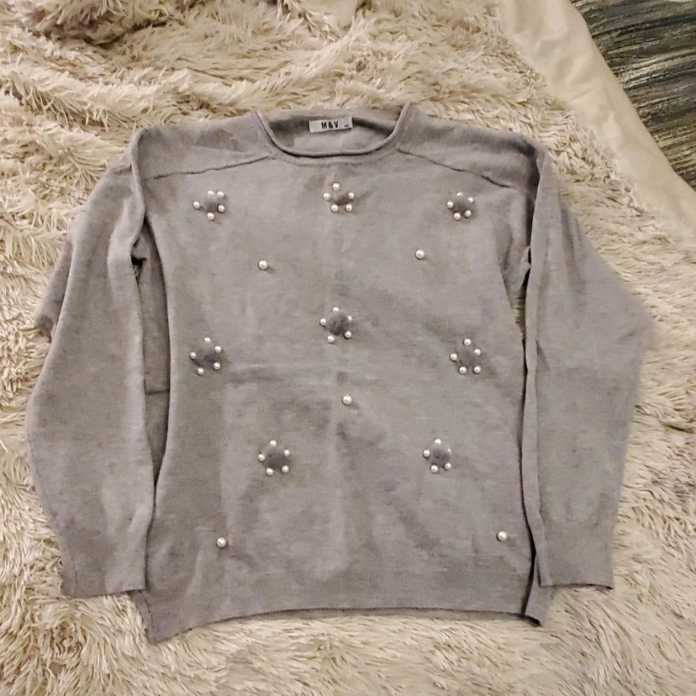 Beautiful M&V soft gray sweater with pearl detail